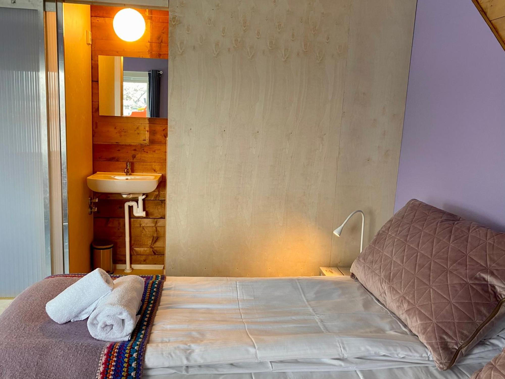Notnes Midnattsol Guesthouse Skrova Esterno foto
